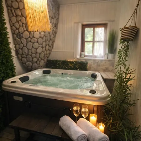 Maison Familiale A 2 Min A Pied De L'institut A Armand Calme Jeux Babyfoot Jacuzzi Proche Saint-Laurent-dʼAigouze